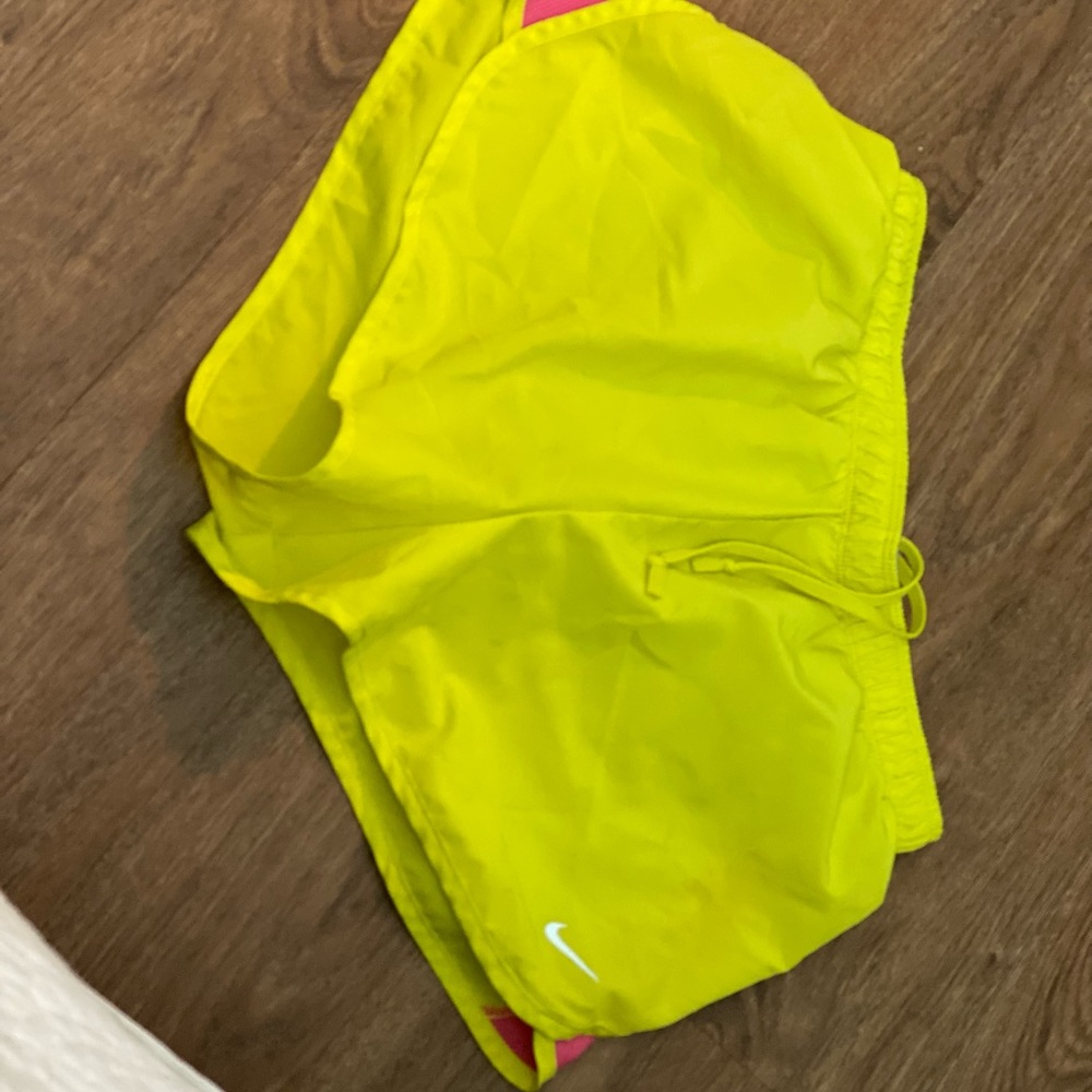 Shorts - Picture 3 of 5